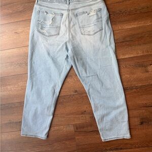 Light Wash Distressed women’s jeans American eagle